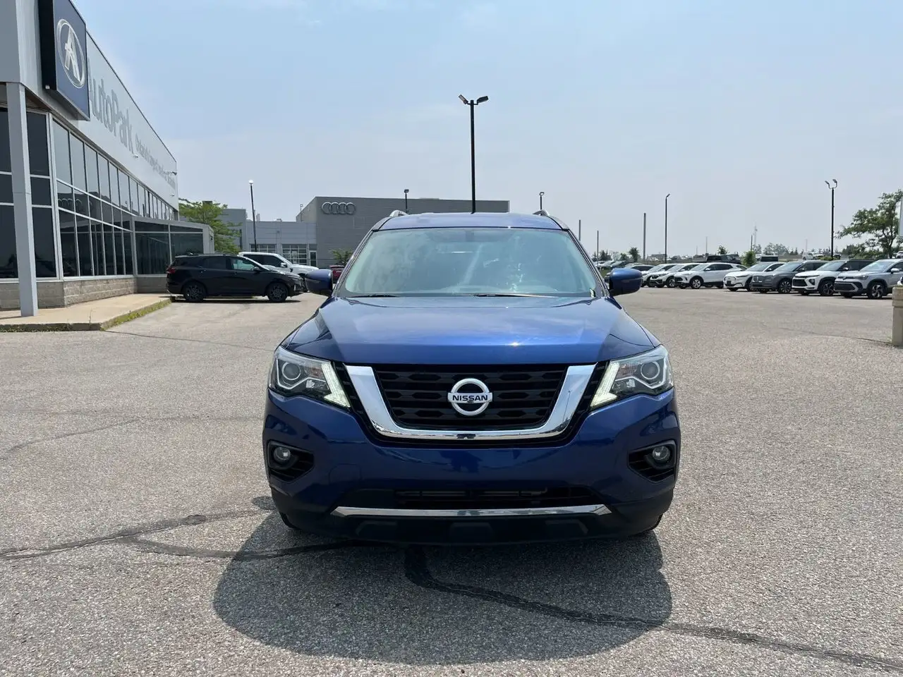 Nissan Pathfinder снимка Nissan Pathfinder