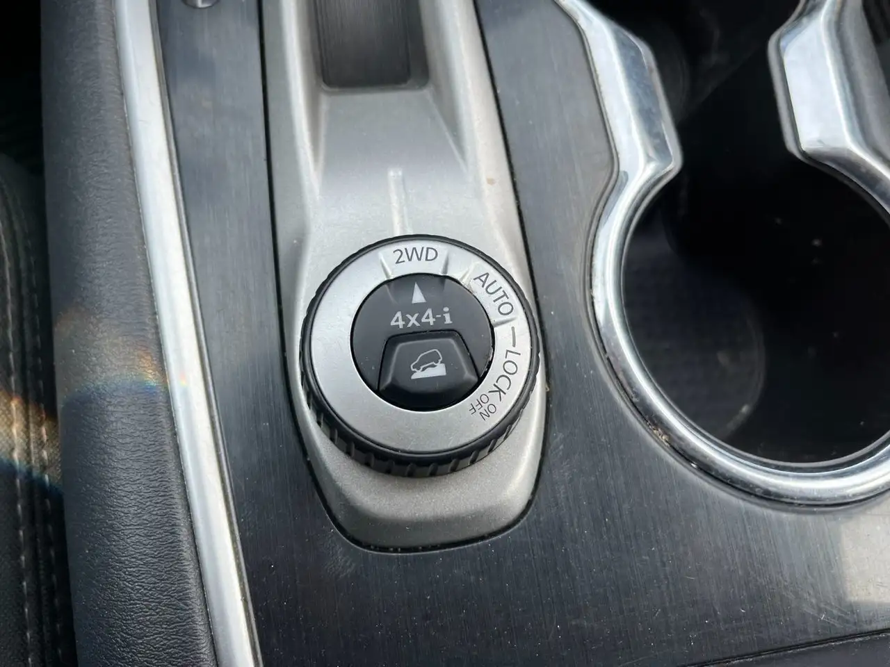 Nissan Pathfinder снимка Nissan Pathfinder