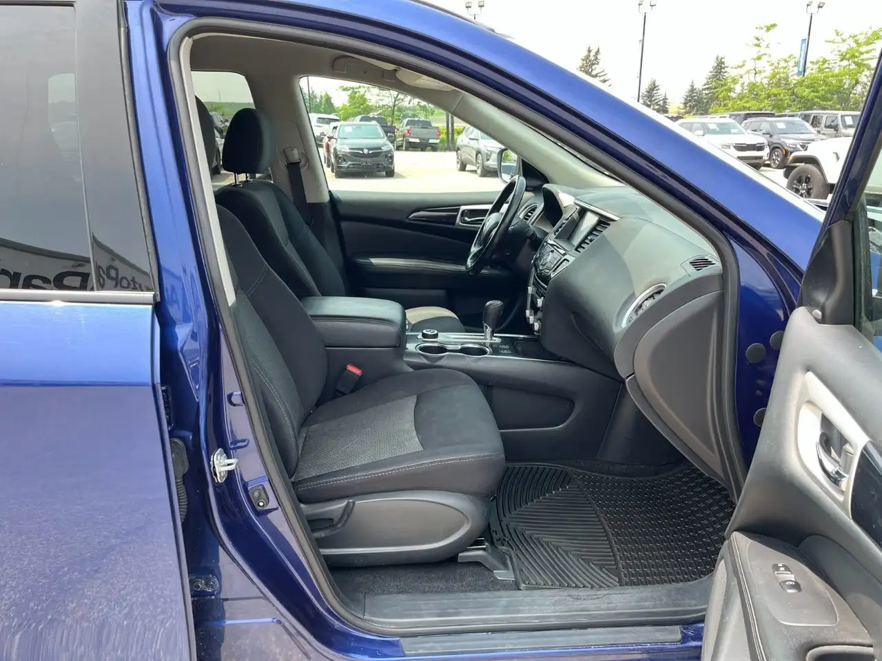 Nissan Pathfinder снимка Nissan Pathfinder