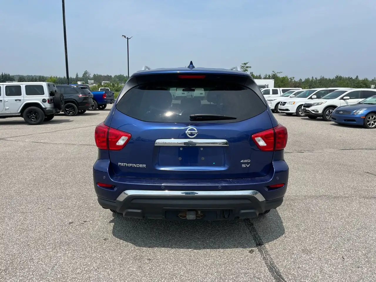 Nissan Pathfinder снимка Nissan Pathfinder