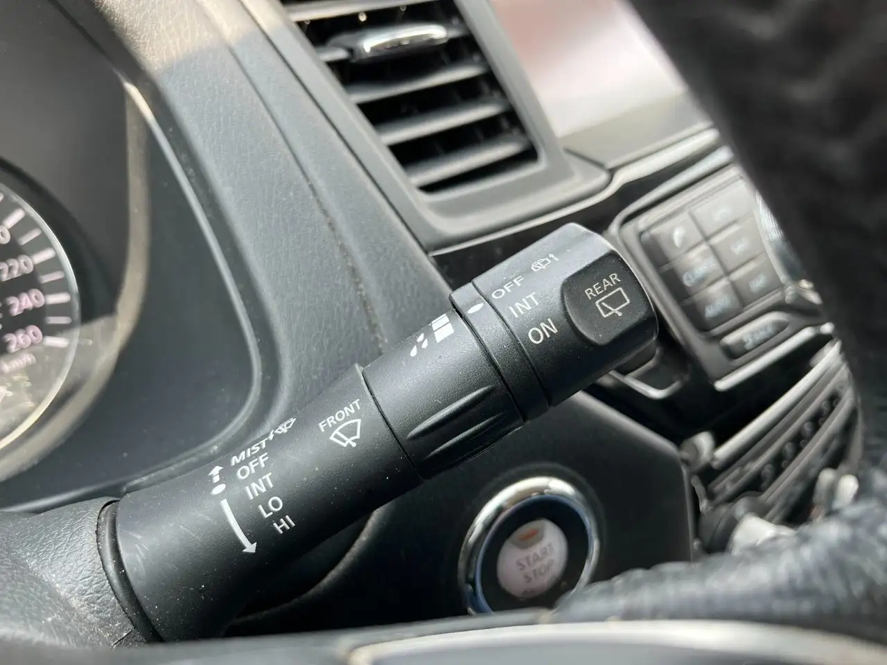 Nissan Pathfinder снимка Nissan Pathfinder