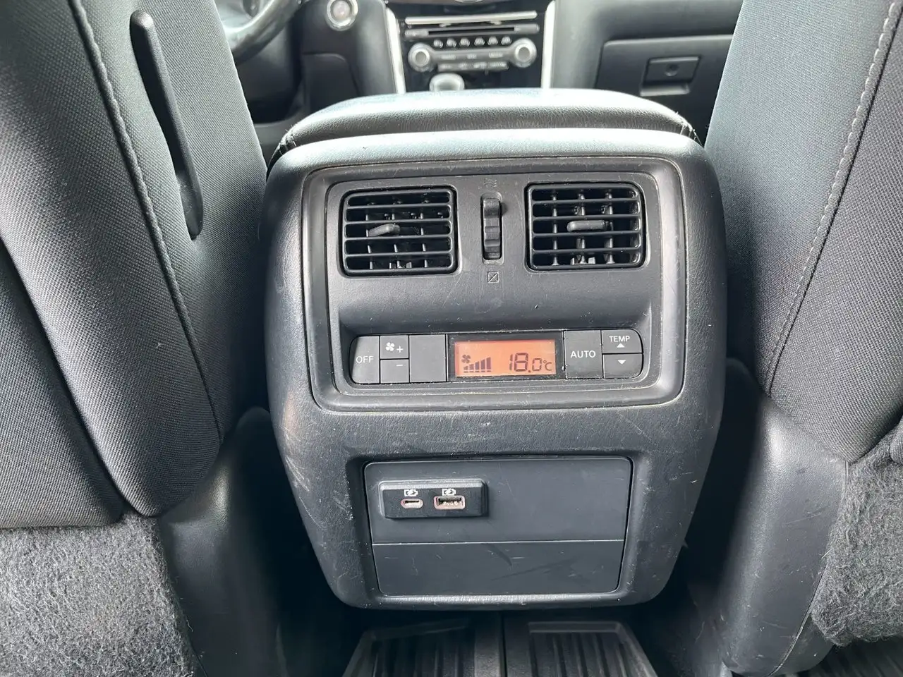 Nissan Pathfinder снимка Nissan Pathfinder