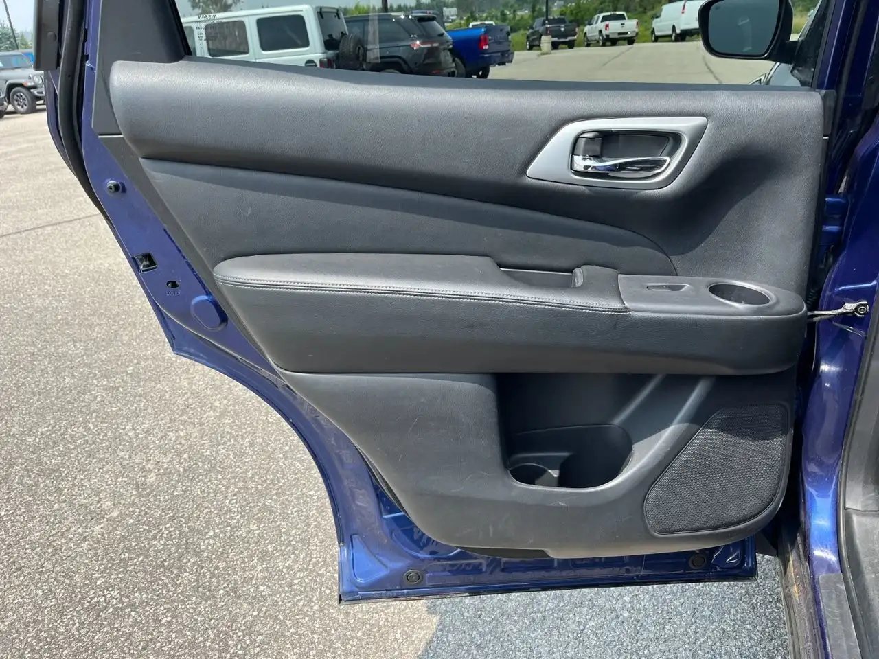 Nissan Pathfinder снимка Nissan Pathfinder