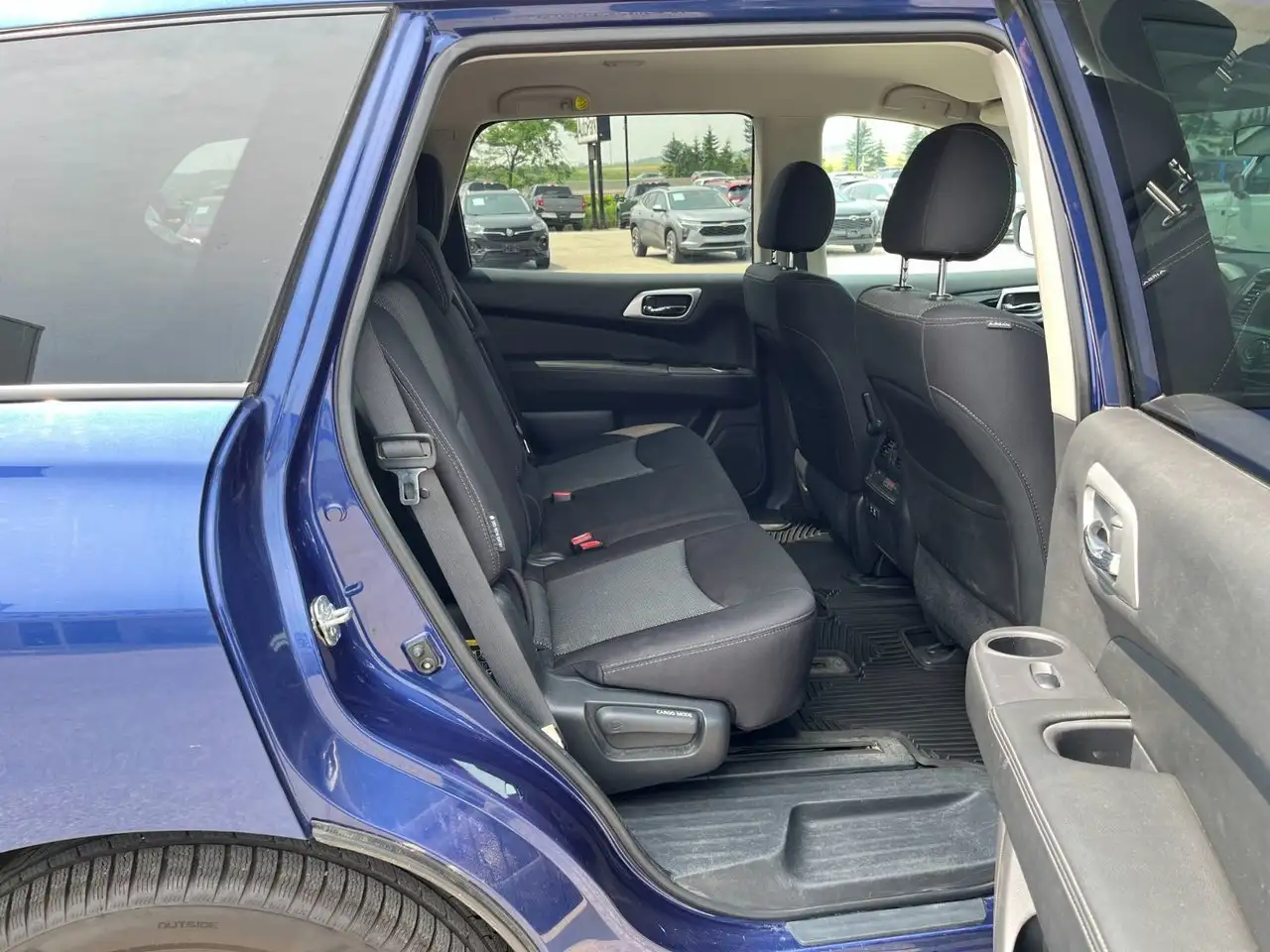 Nissan Pathfinder снимка Nissan Pathfinder