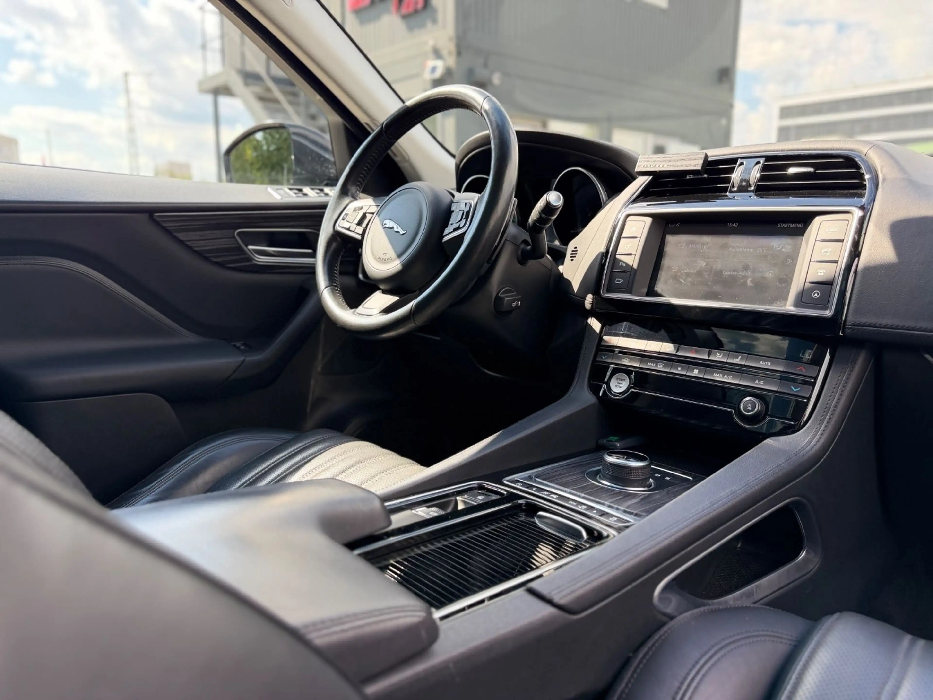 Jaguar F-Pace F-PACE Portfolio AWD*PANO*LEDER*XENON*KAMERA*LED — photo 14