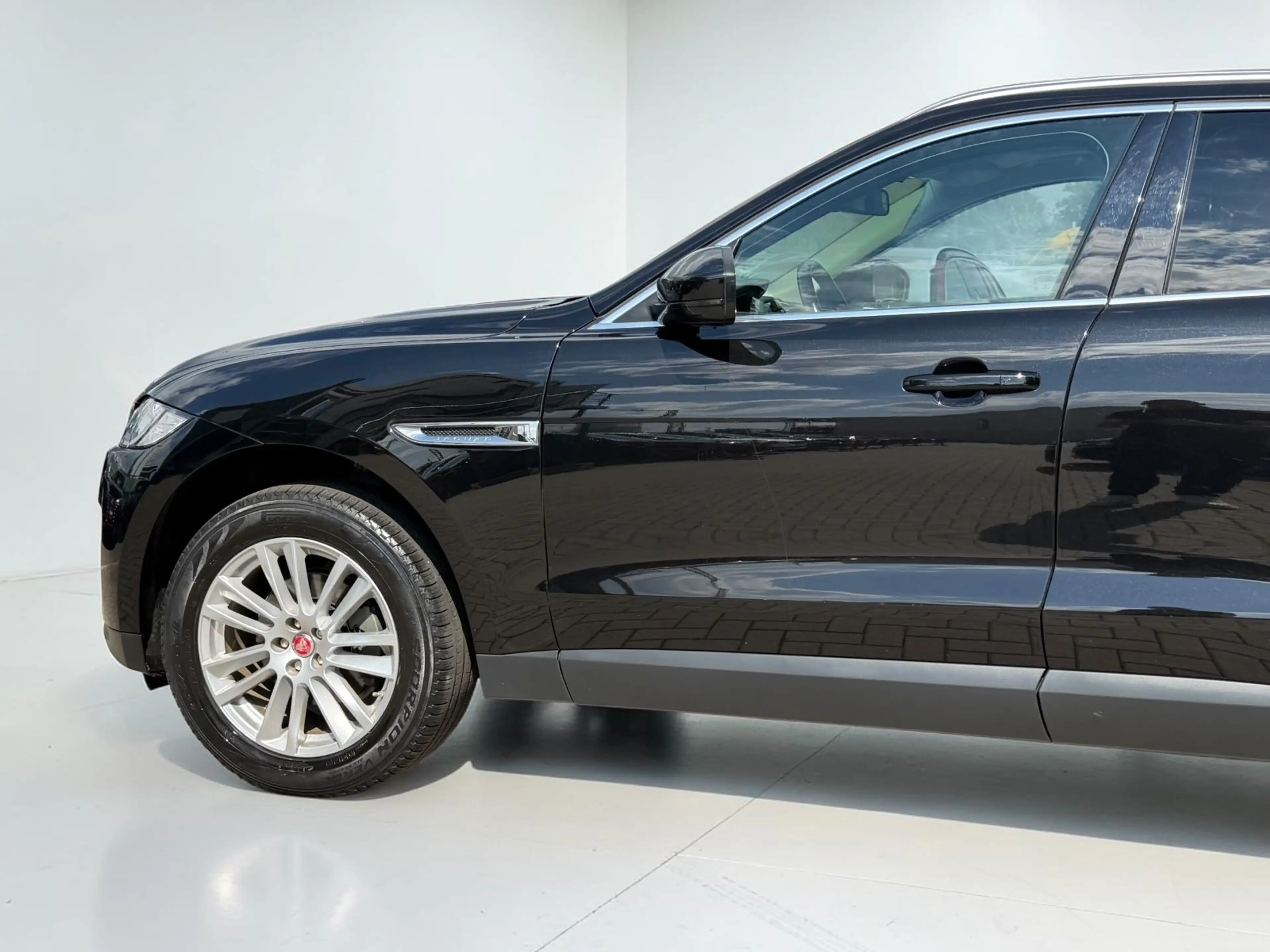 Jaguar F-Pace F-PACE Portfolio AWD*PANO*LEDER*XENON*KAMERA*LED — photo 13