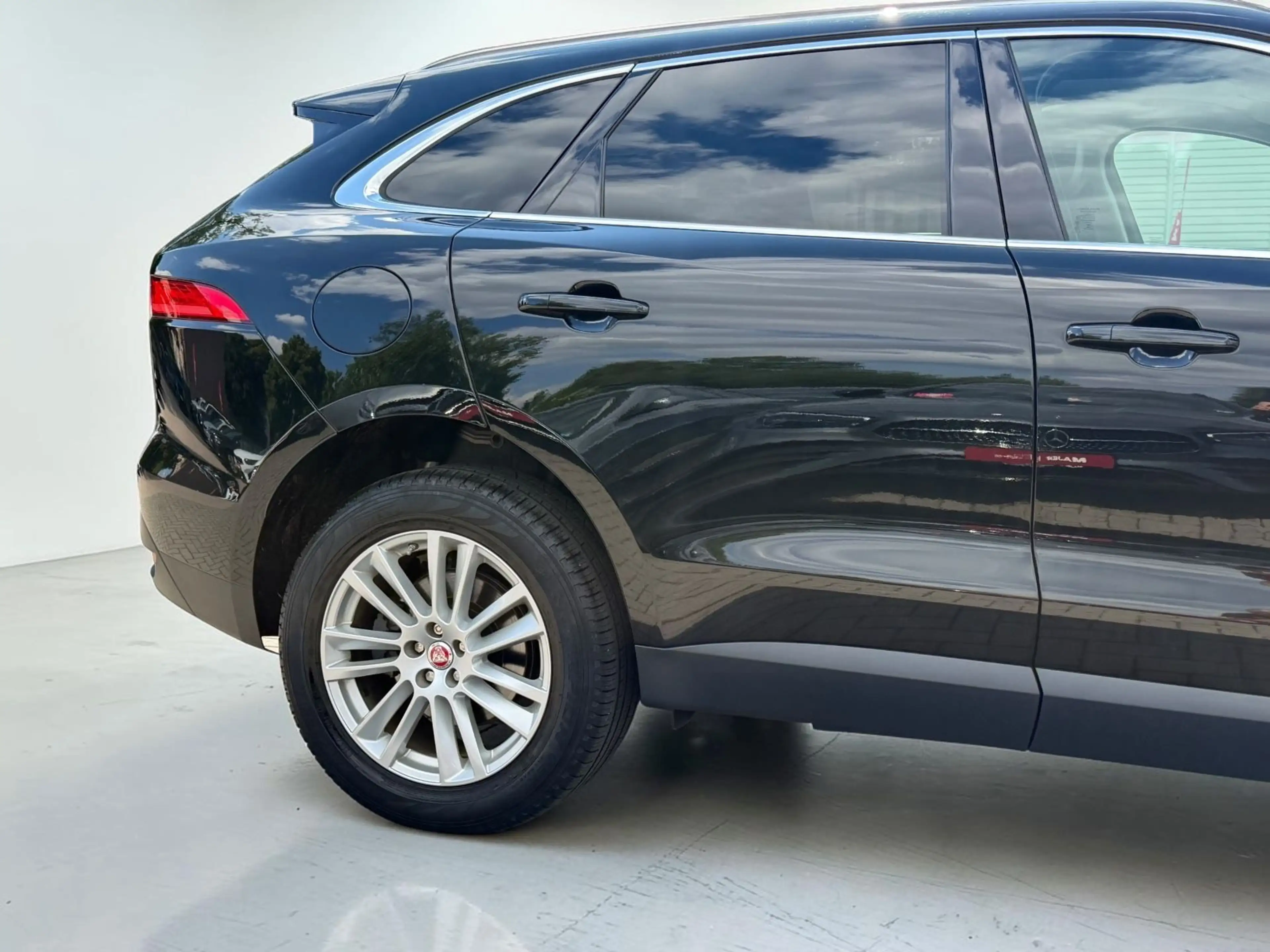 Jaguar F-Pace F-PACE Portfolio AWD*PANO*LEDER*XENON*KAMERA*LED — photo 7