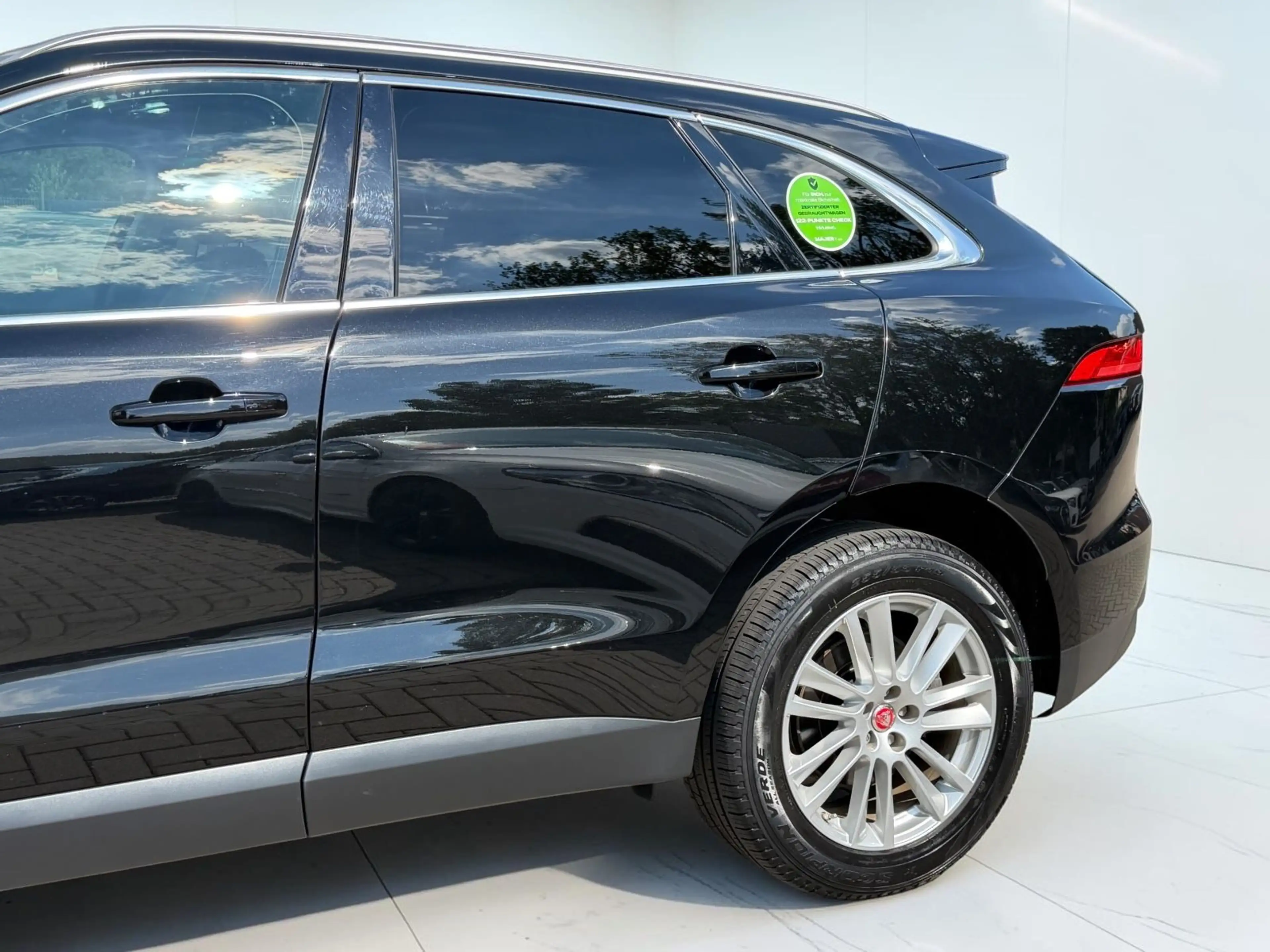 Jaguar F-Pace F-PACE Portfolio AWD*PANO*LEDER*XENON*KAMERA*LED — photo 11
