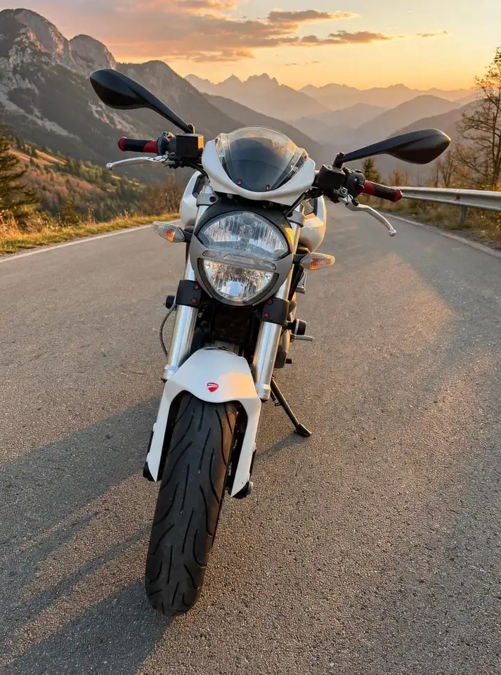 Ducati Monster 696