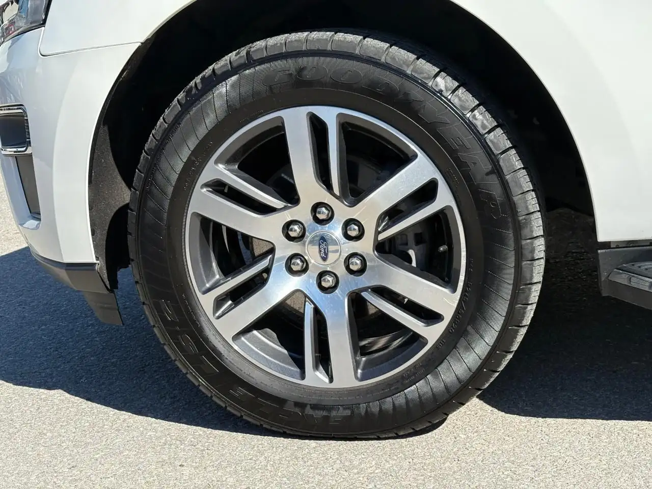 Ford Expedition снимка Ford Expedition