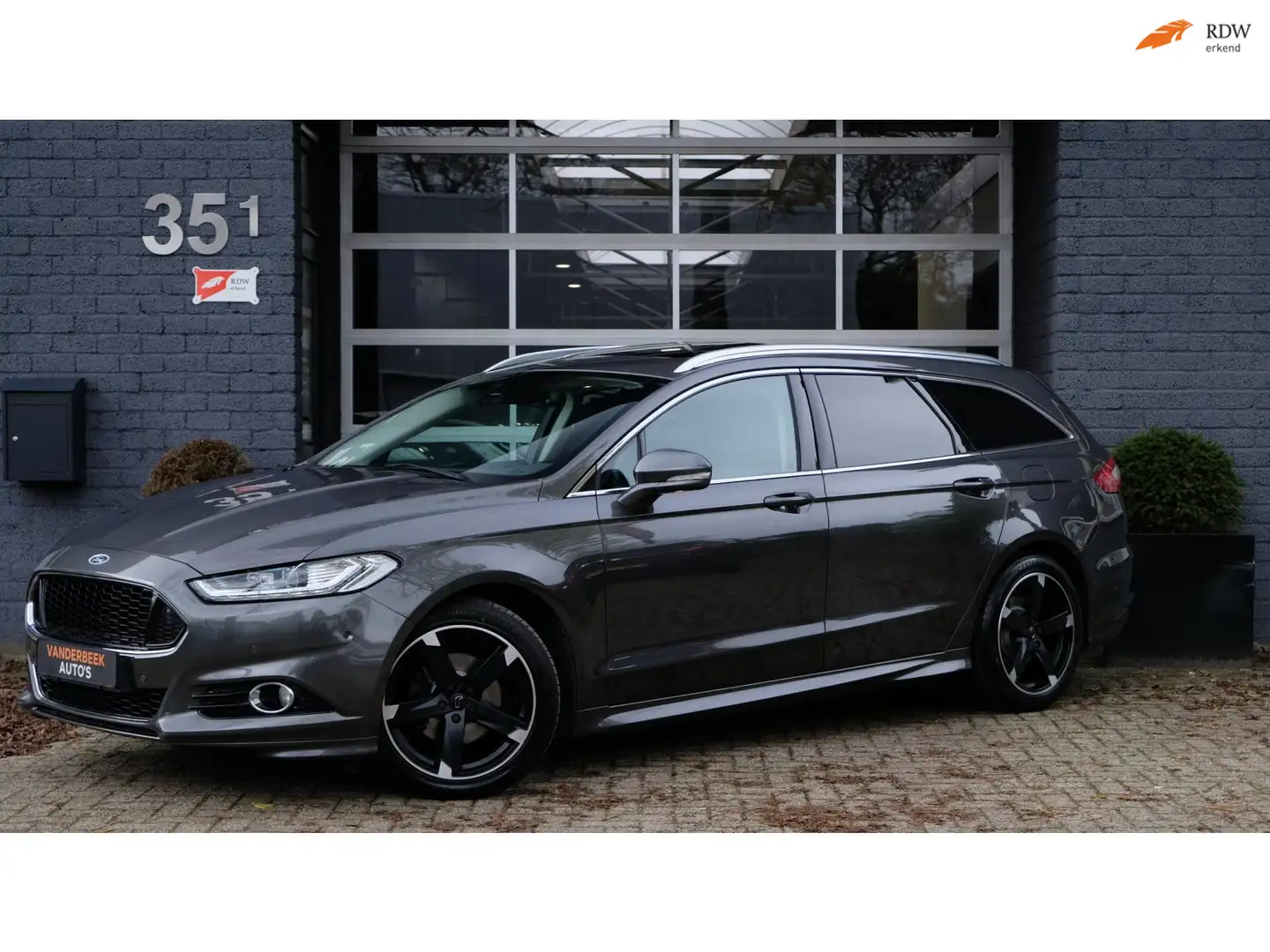 Ford Mondeo Wagon 2.0 Vignale 241PK Automaat|Navi|Pano|Camera| Grijs - 1
