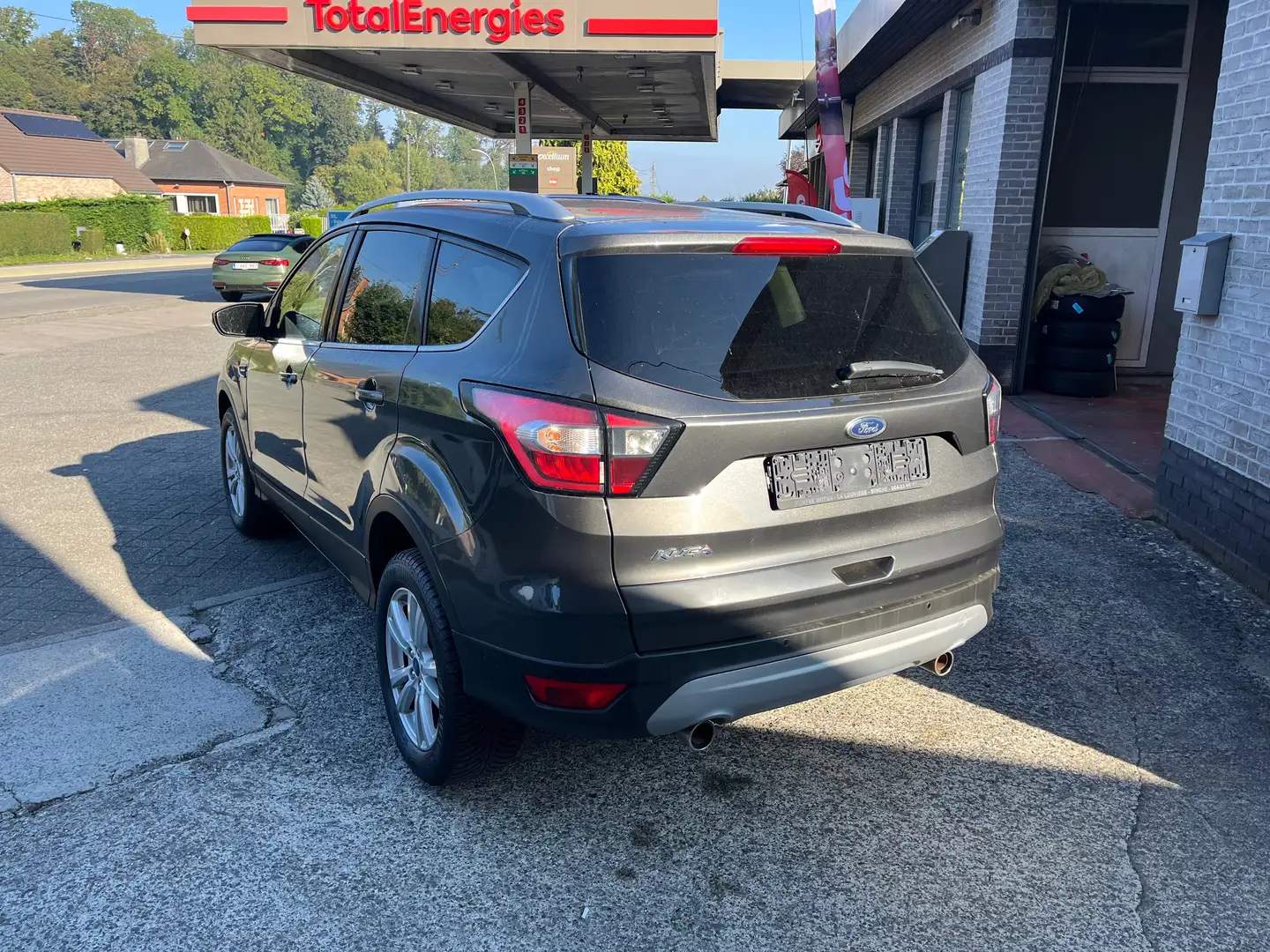 Ford Kuga Kuga 1.5 EcoBoost FWD Business Class (EU6.2) Grau - 2