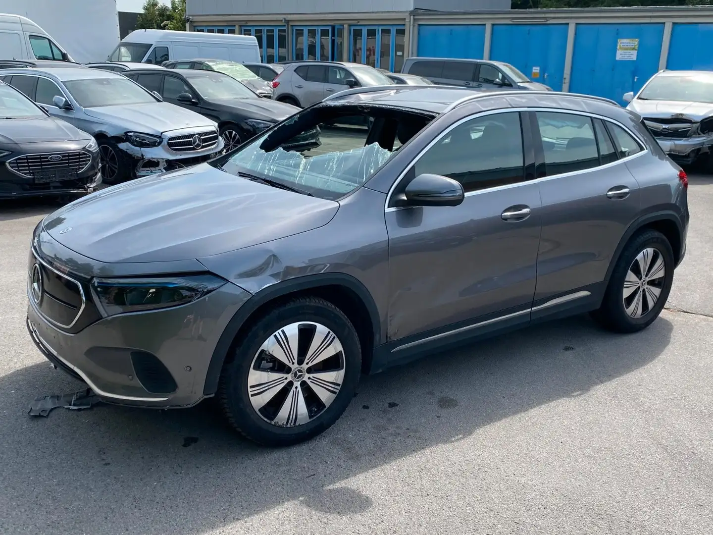 Mercedes-Benz EQA 250 Advanced Gris - 1