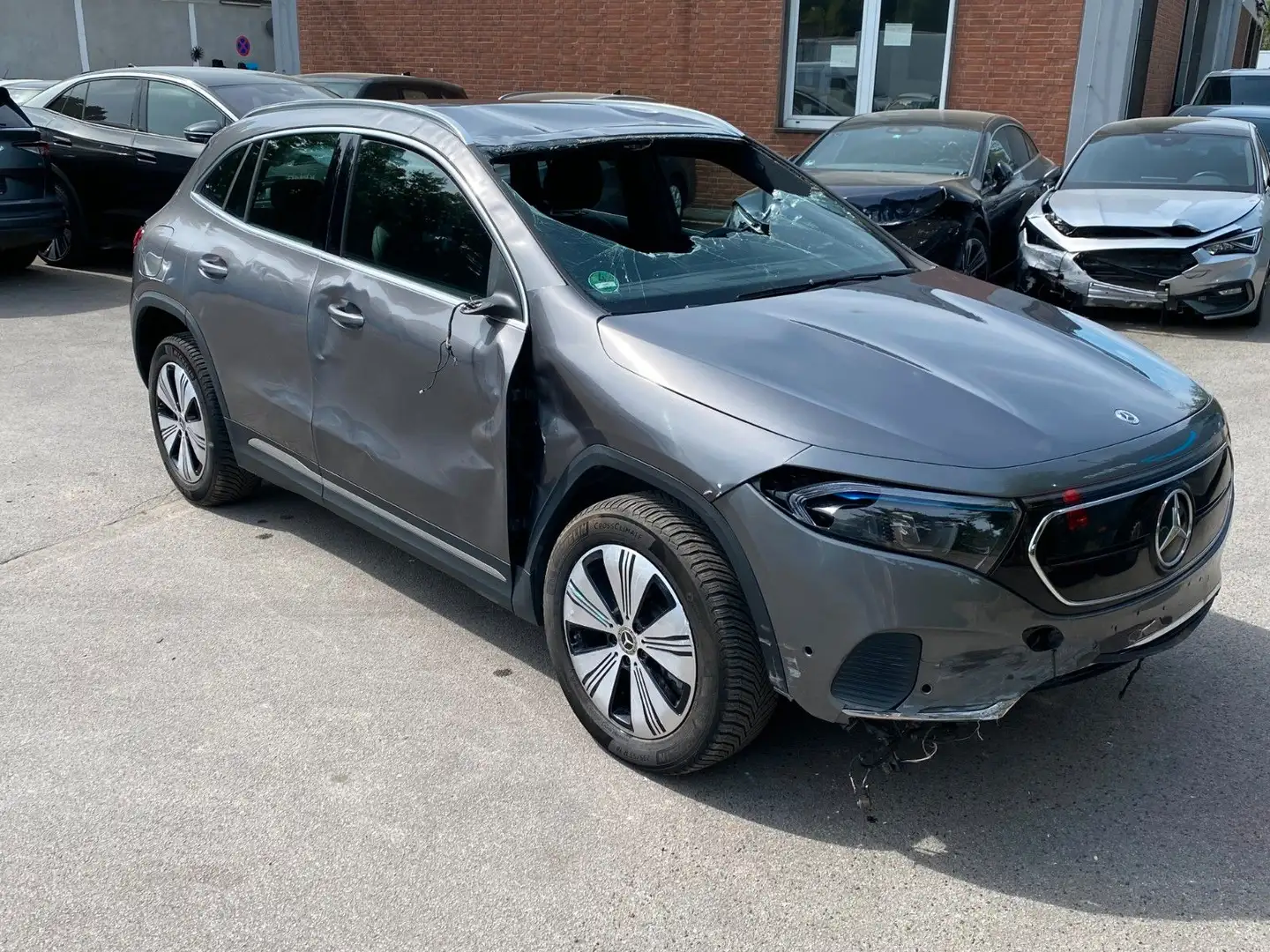 Mercedes-Benz EQA 250 Advanced Gris - 2