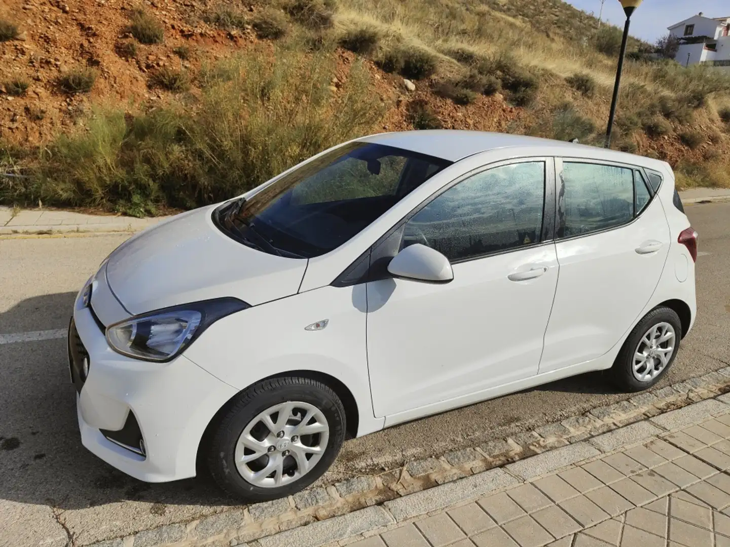 Hyundai i10 1.0 Tecno Bianco - 1