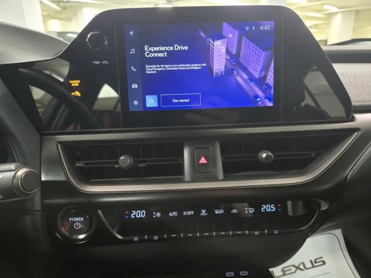 Lexus UX снимка Lexus UX