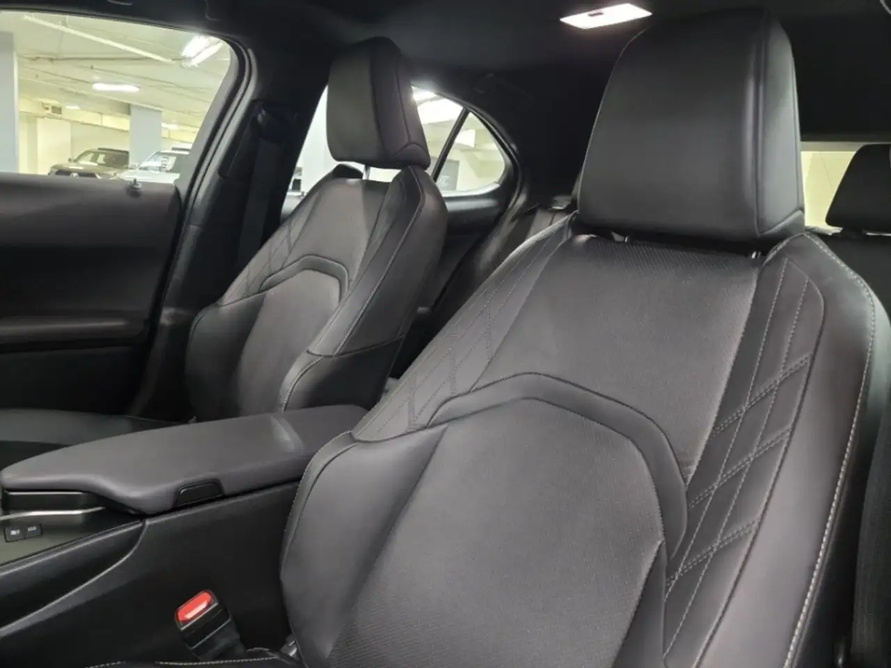 Lexus UX снимка Lexus UX