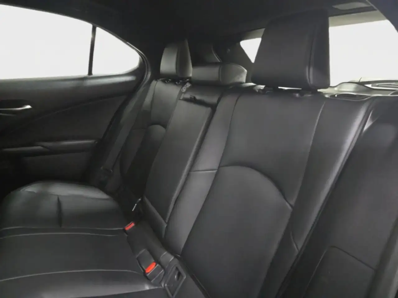 Lexus UX снимка Lexus UX
