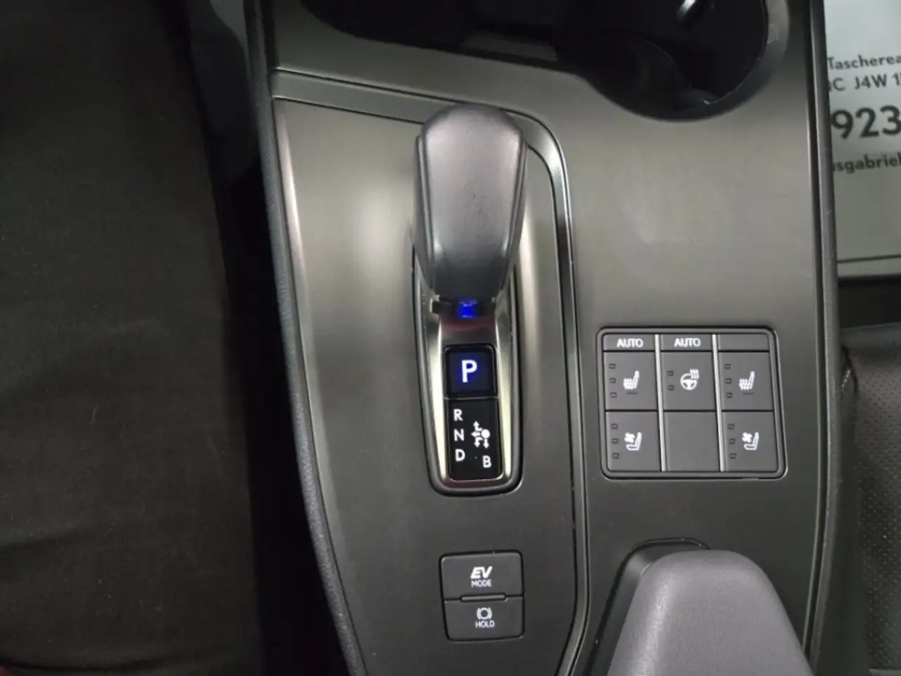 Lexus UX снимка Lexus UX