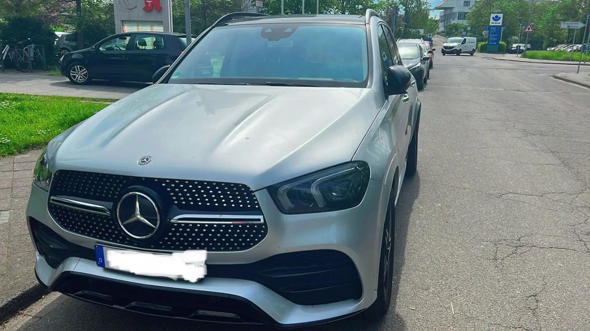 Mercedes-Benz GLE 300 d 4Matic 9G-TRONIC AMG Line Silber - 1