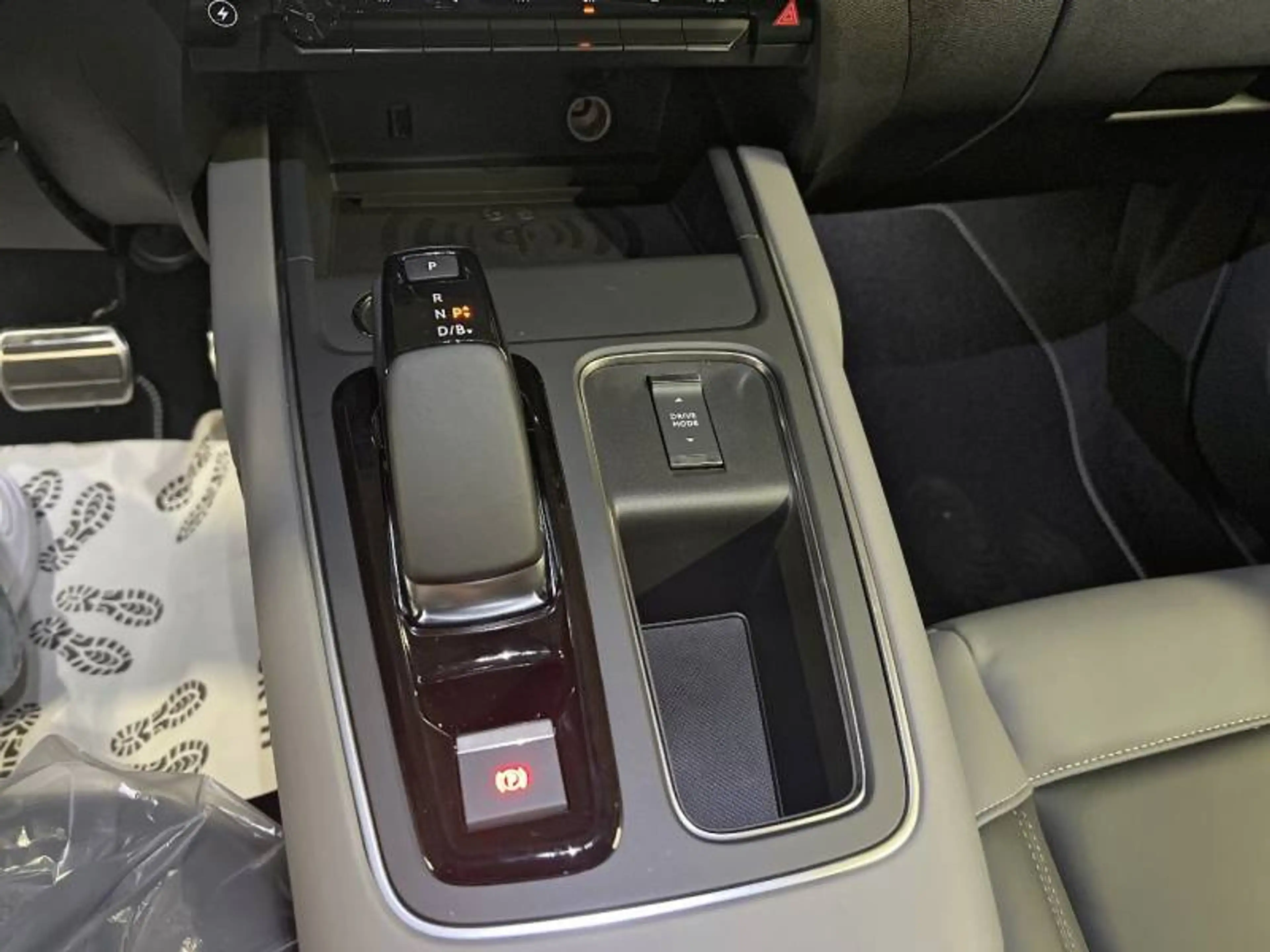 Citroen C5 Aircross 1 Hybrid 225 e-EAT8 Business Lounge — photo 12