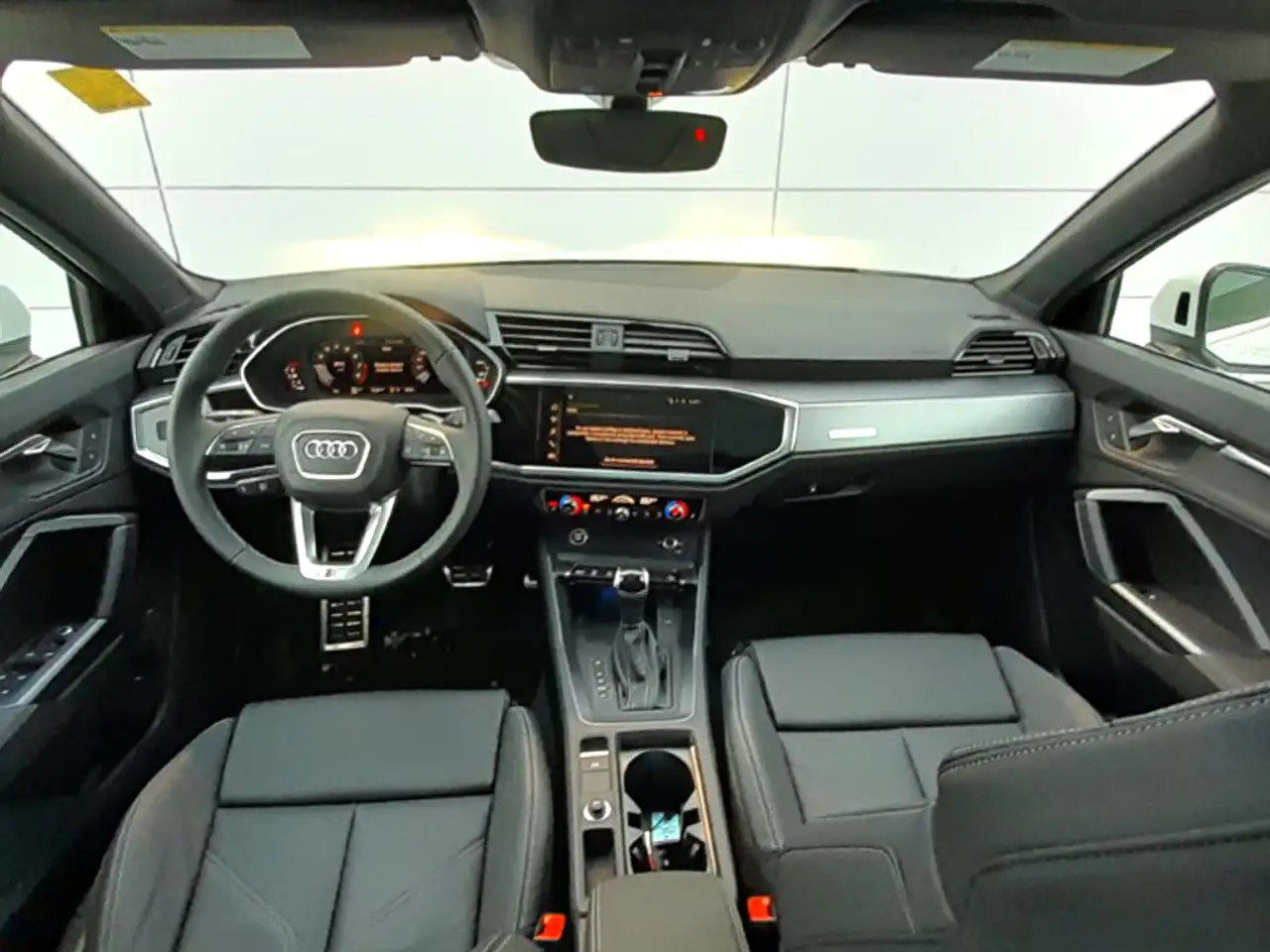 Audi Q3 снимка Audi Q3