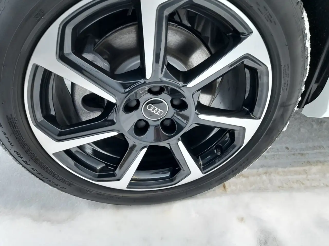 Audi Q3 снимка Audi Q3