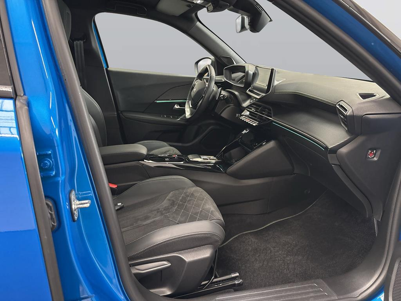 Peugeot 2008 1.2 PureTech 130 GT Pack — photo 10