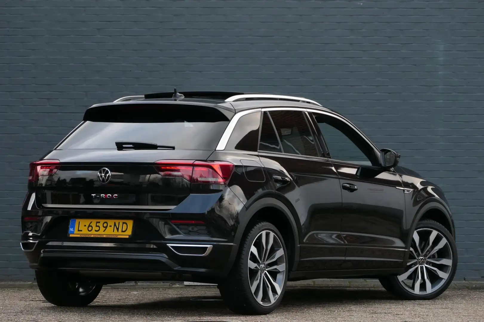 Volkswagen T-Roc 1.5 TSI Sport Business R-Line | Panoramadak | Beat Schwarz - 2
