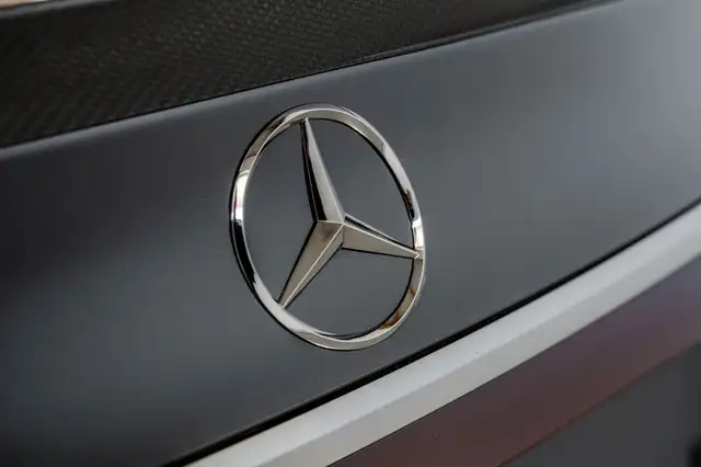 Mercedes-Benz E-Class view 19
