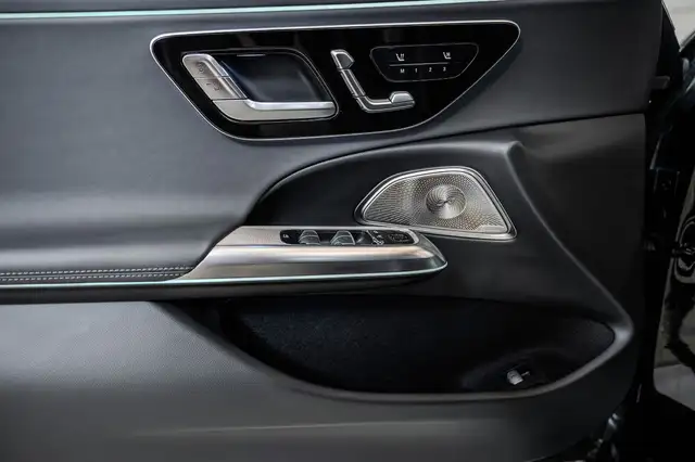 Mercedes-Benz E-Class view 24