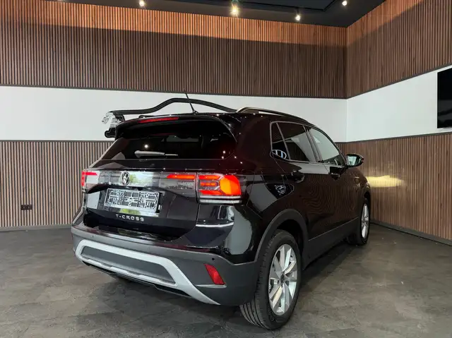 Volkswagen T-Cross view 6