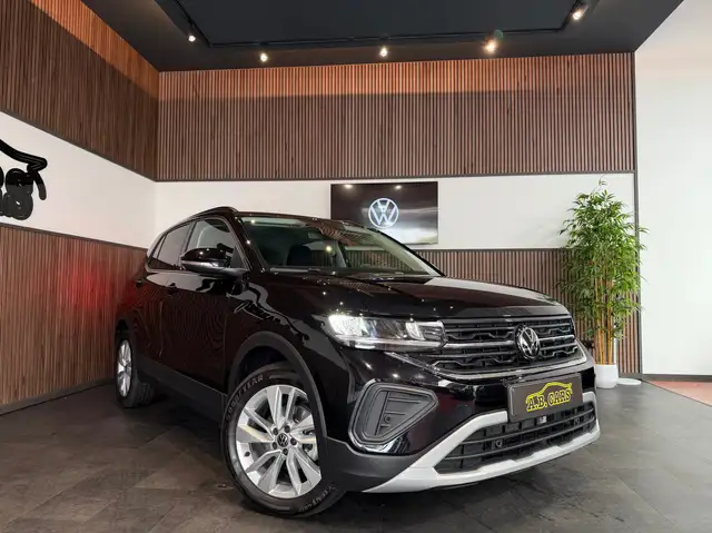 Volkswagen T-Cross view 3