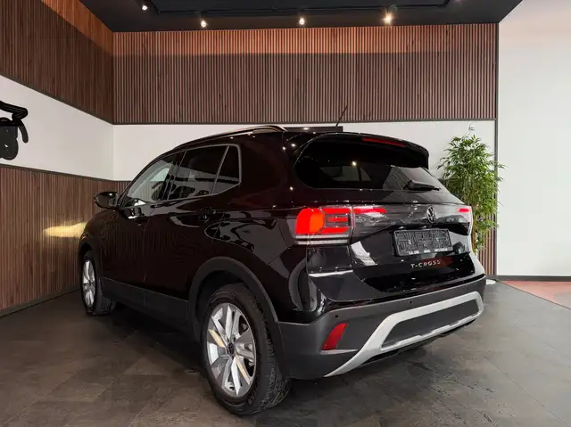 Volkswagen T-Cross view 4