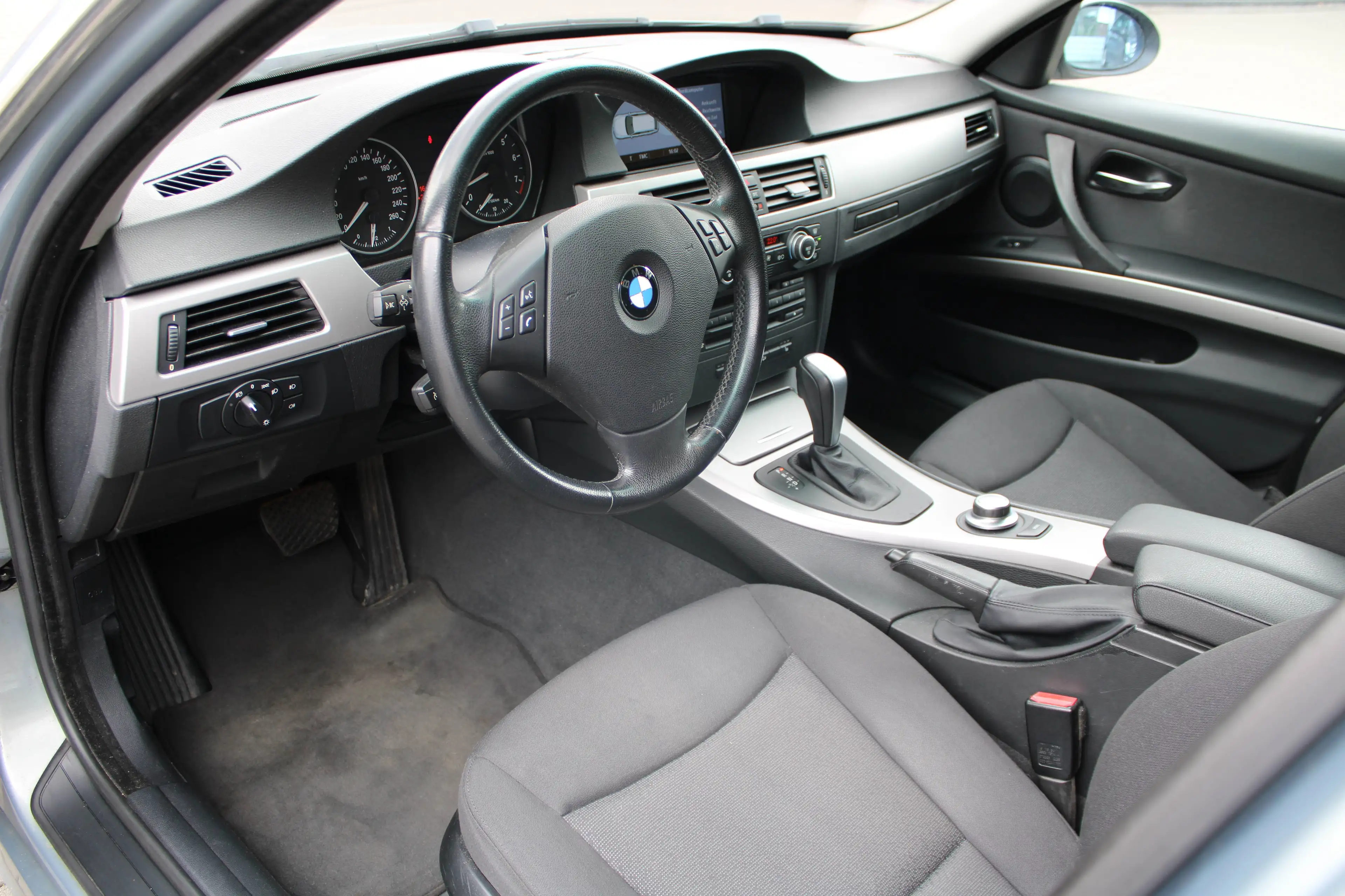 BMW 325 325 i xDrive Aut. 2.Hand Navi Xenon PDC SHZ AHK — photo 9