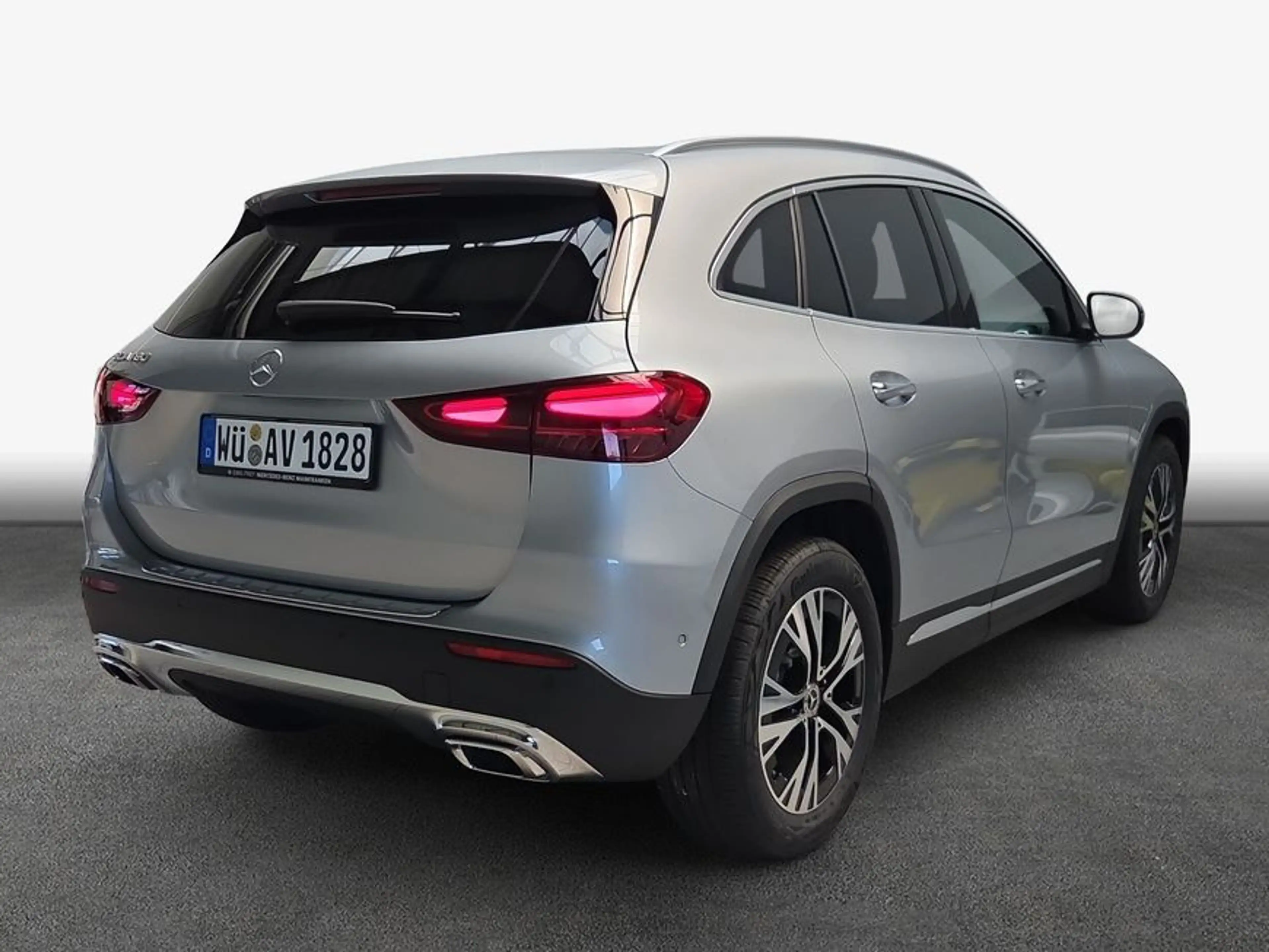 Mercedes-Benz GLA 180 GLA — photo 2
