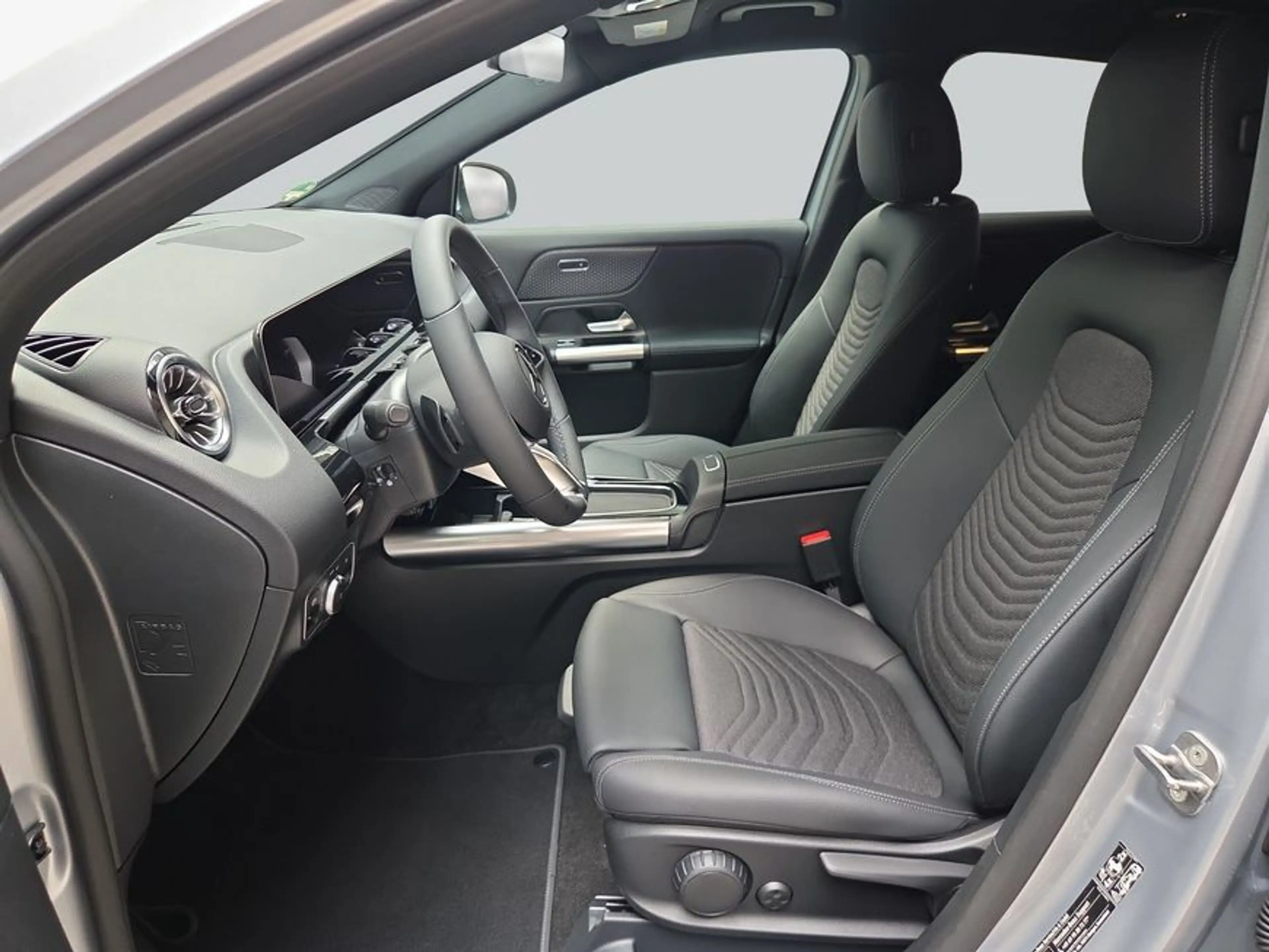 Mercedes-Benz GLA 180 GLA — photo 10