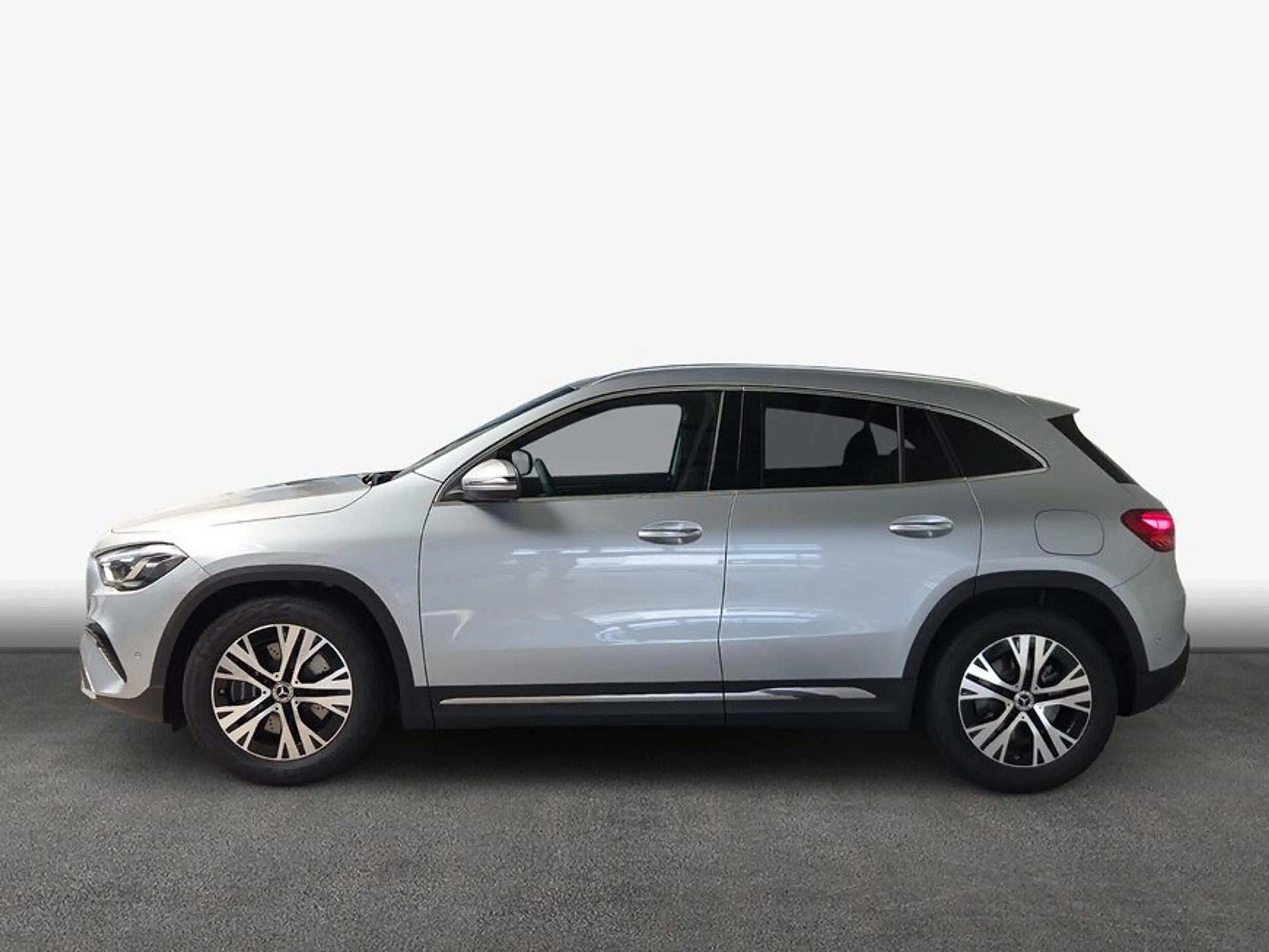 Mercedes-Benz GLA 180 GLA — photo 4
