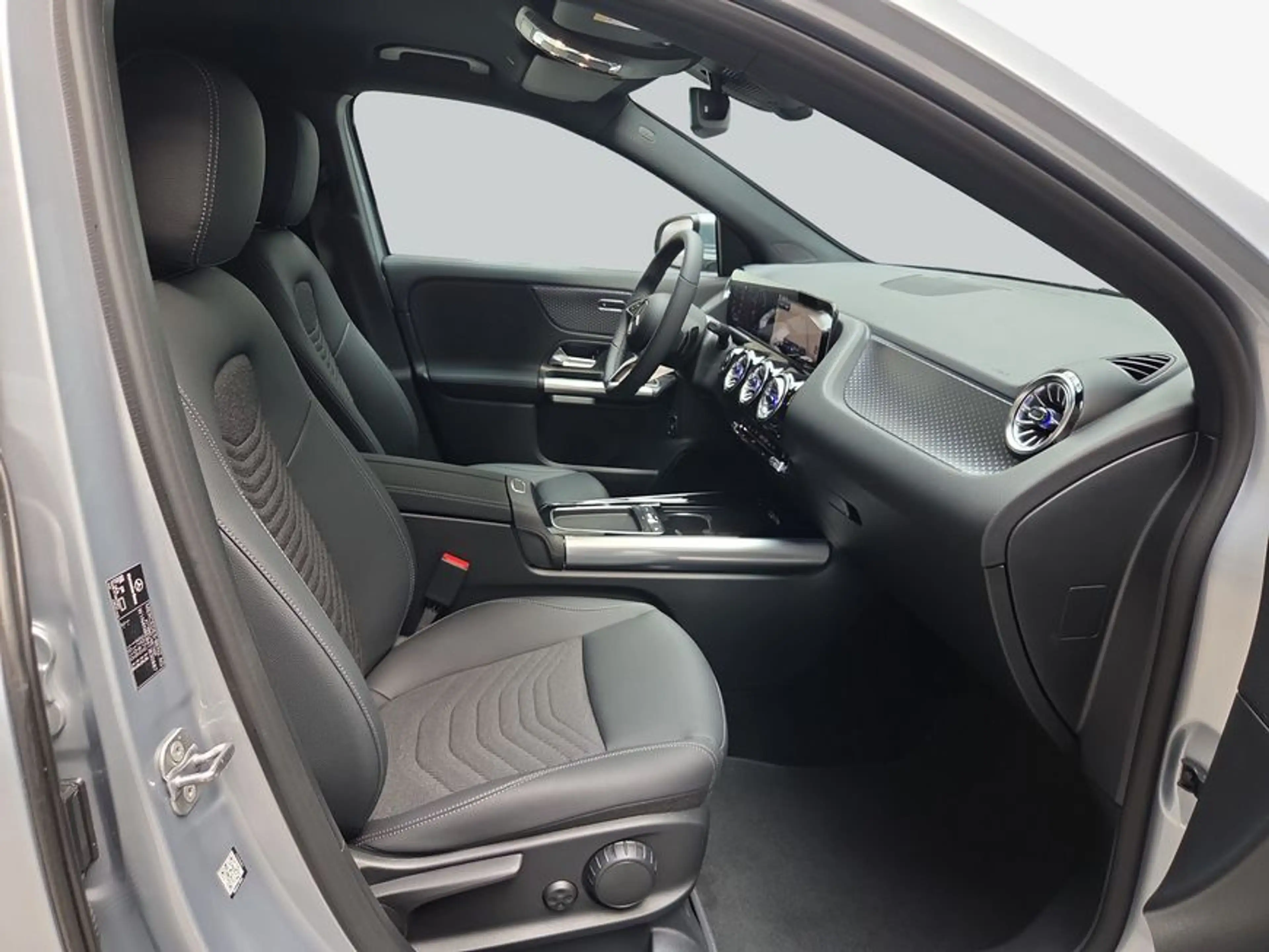Mercedes-Benz GLA 180 GLA — photo 12