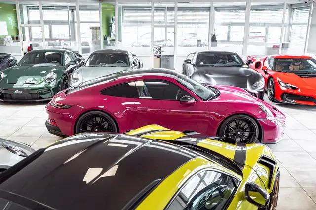 Porsche 911 view 8