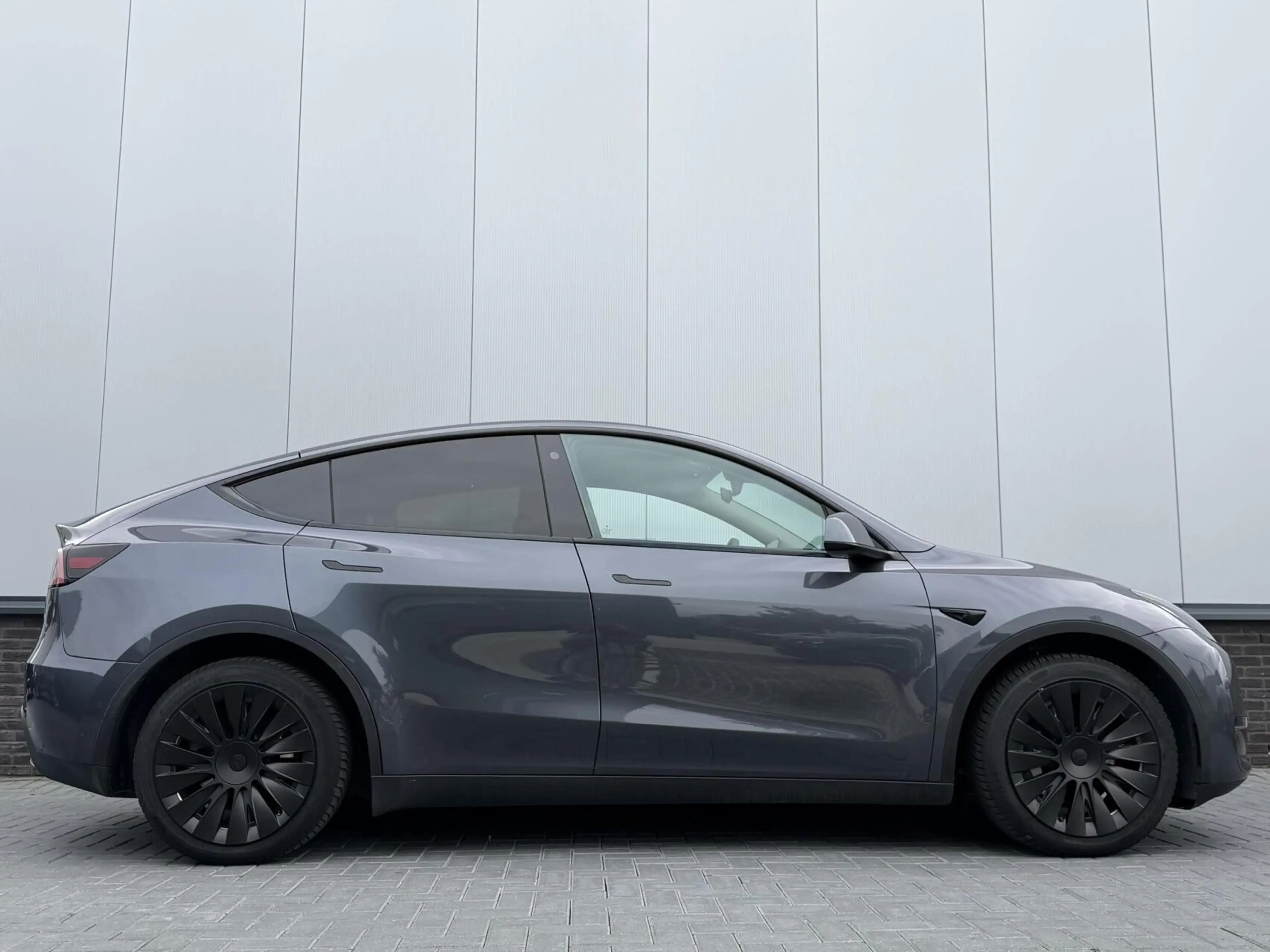 Tesla Model Y Long Range AWD 75 kWh — photo 5