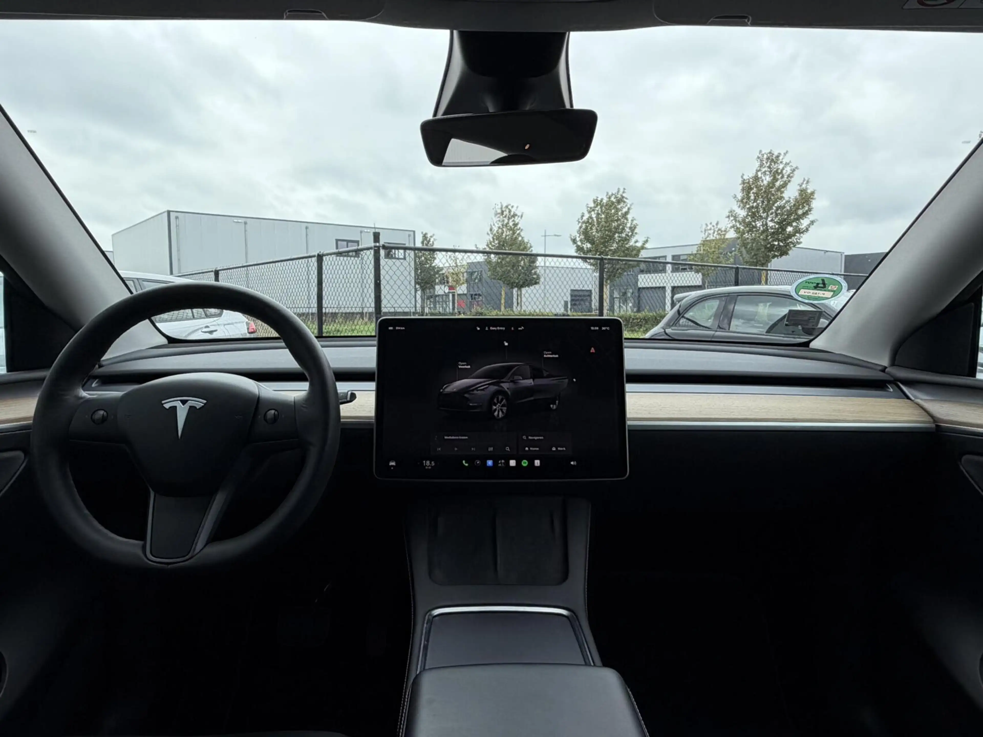 Tesla Model Y Long Range AWD 75 kWh — photo 12