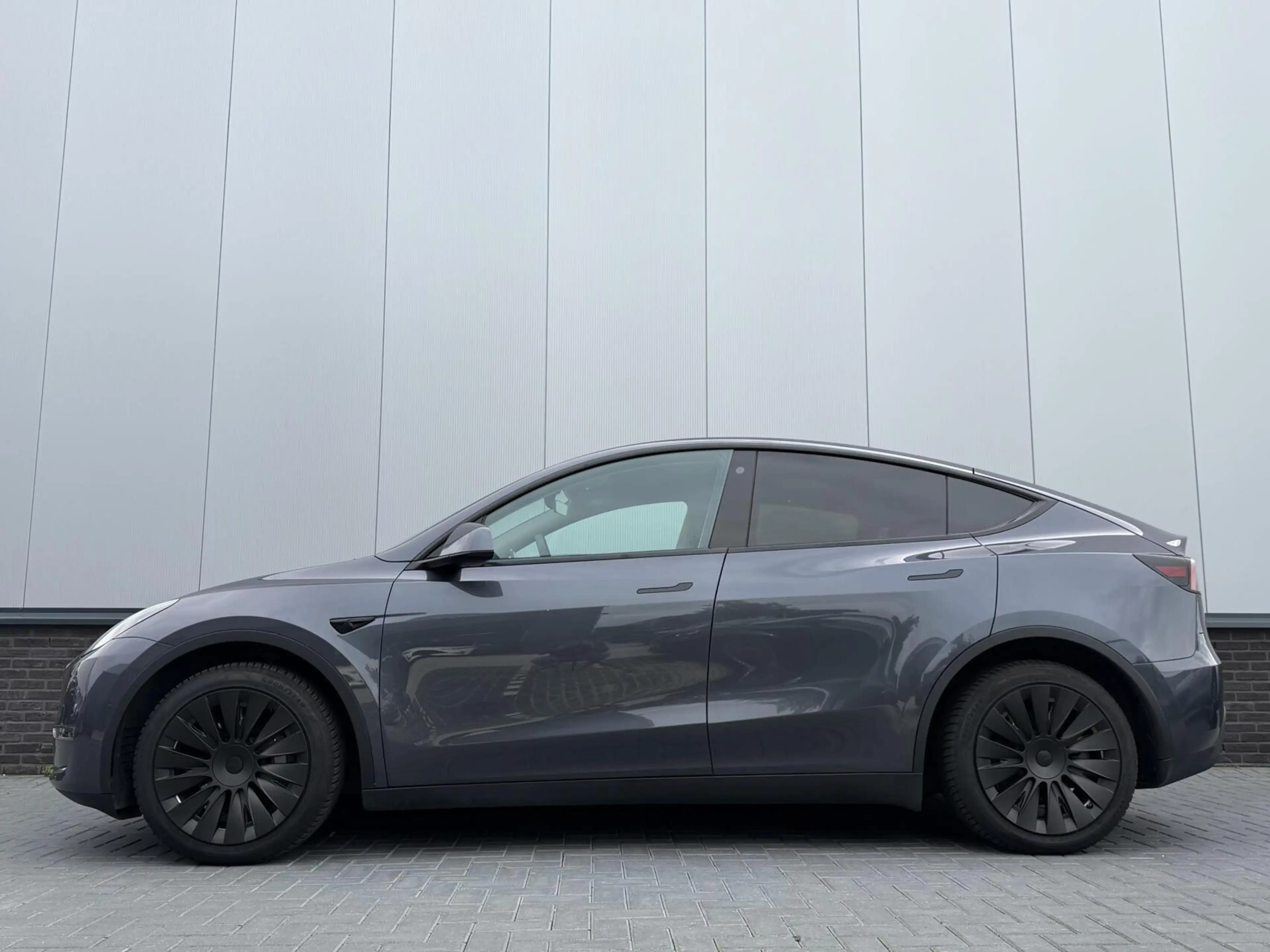 Tesla Model Y Long Range AWD 75 kWh — photo 4