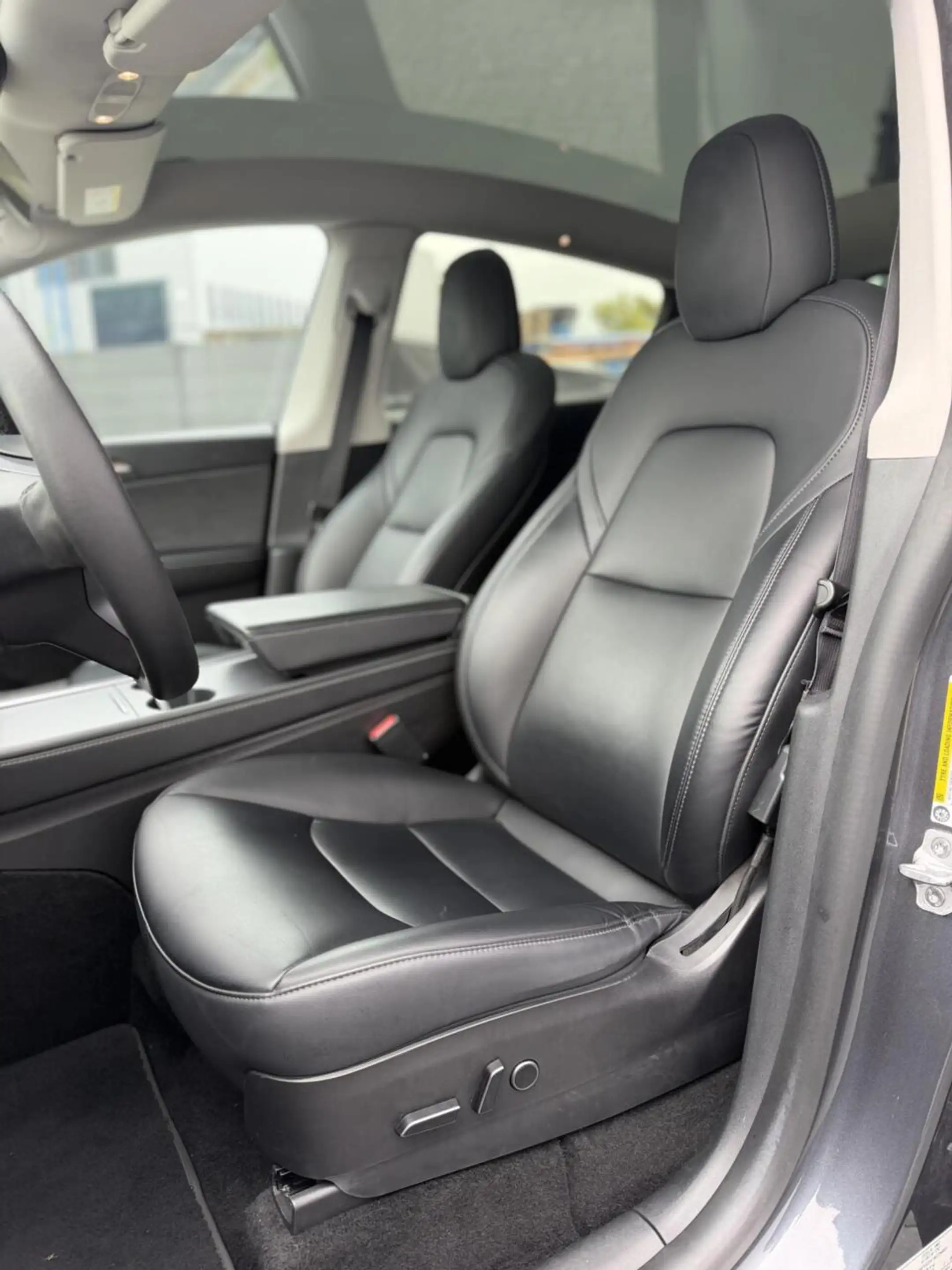 Tesla Model Y Long Range AWD 75 kWh — photo 8