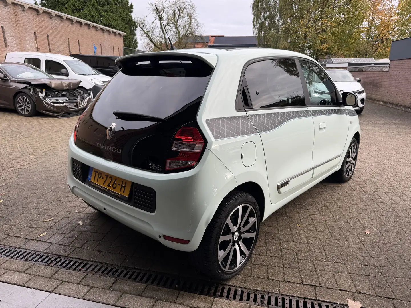 Renault Twingo 1.0 SCe Série Signature La Parisienne Vert - 2