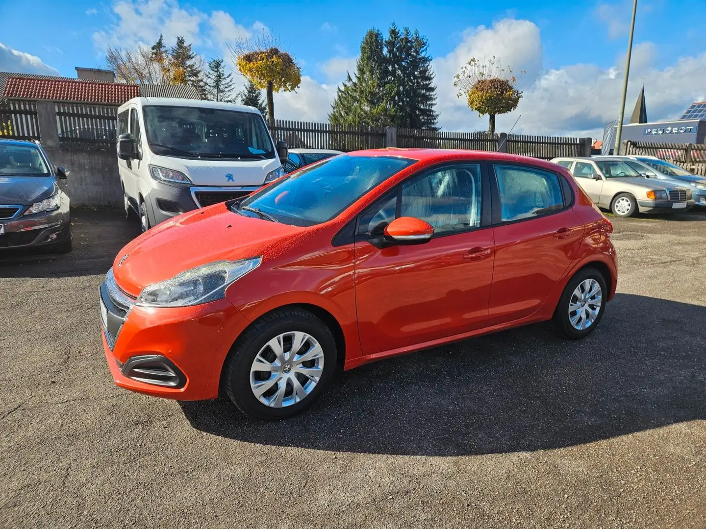 Peugeot 208 Active Orange - 1