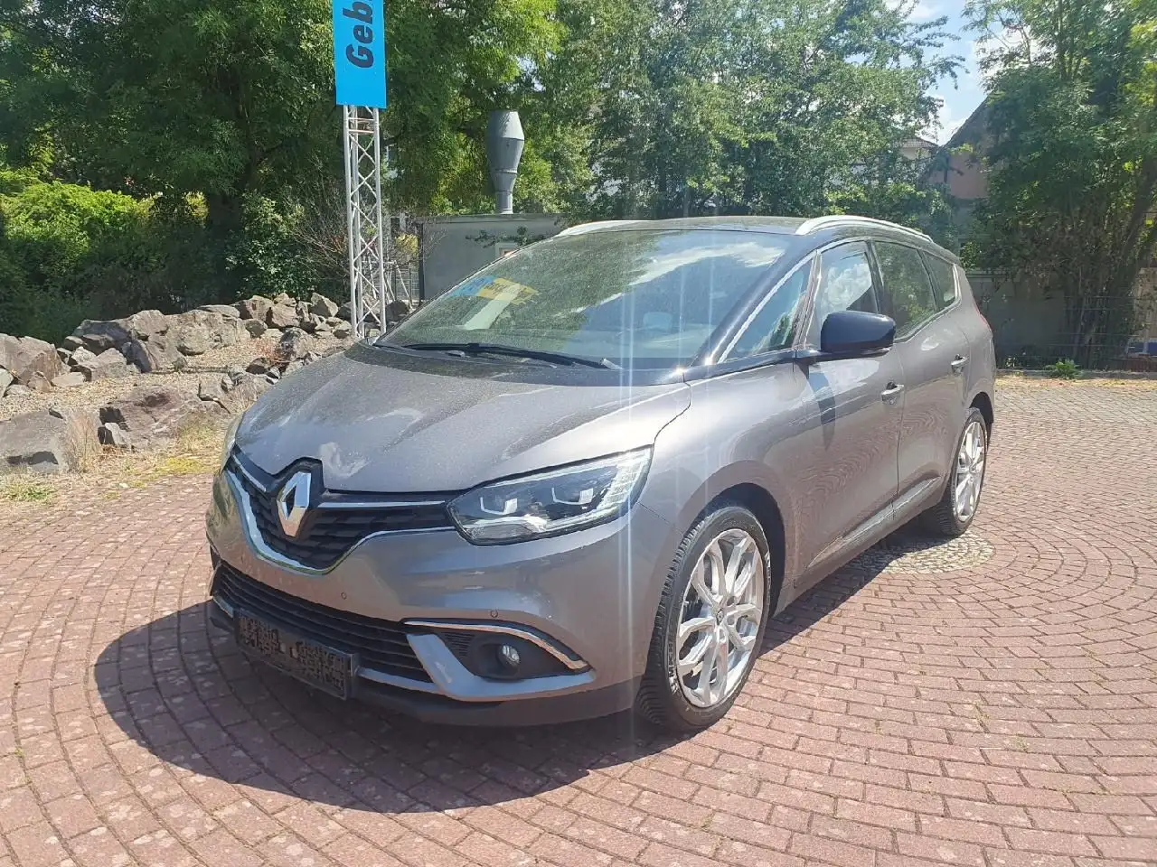 Renault Scenic IV Grand Intens — photo 1 of 11