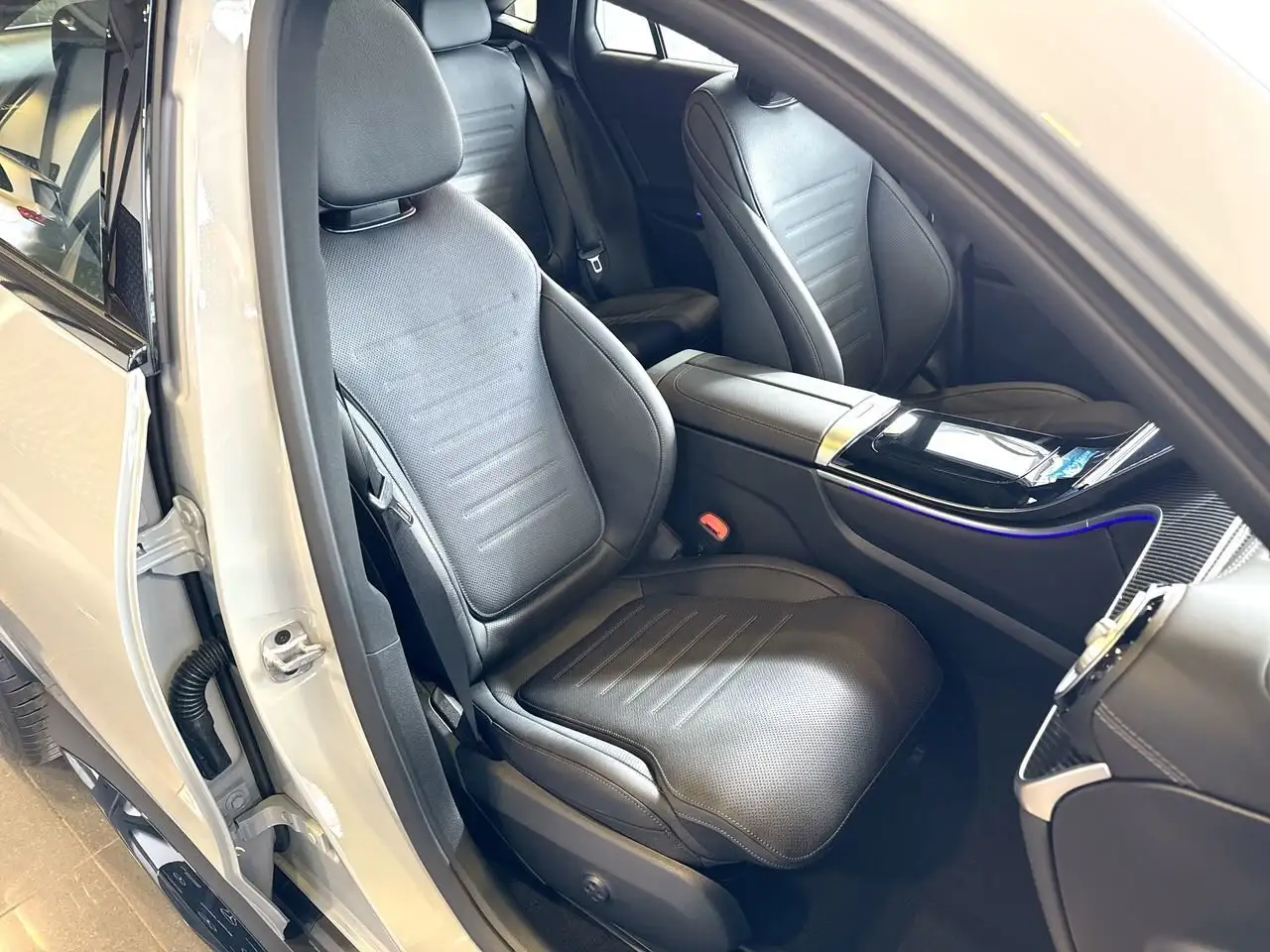 Mercedes-Benz GLC снимка Mercedes-Benz GLC