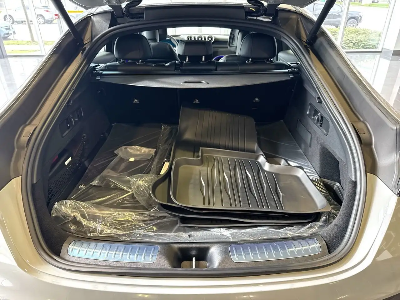 Mercedes-Benz GLC снимка Mercedes-Benz GLC