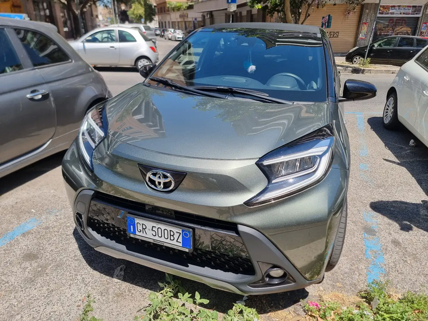 Toyota Aygo X Lounge Air - 72cv cambio automatico capote elettr Verde - 1